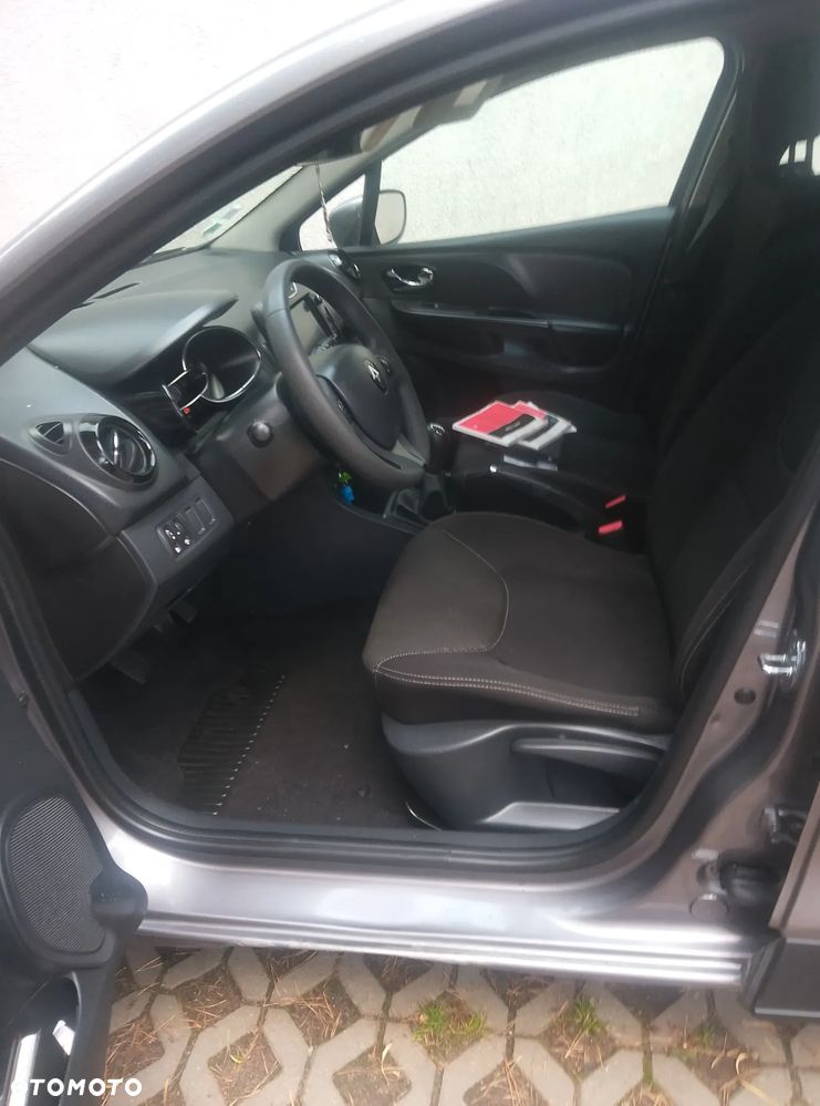 Renault Clio 1.2 16V Life - 9