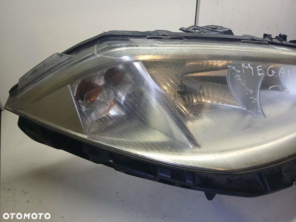 Renault Megane II Lampa przednia - 2