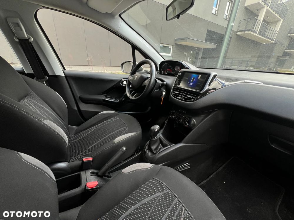 Peugeot 208 - 6