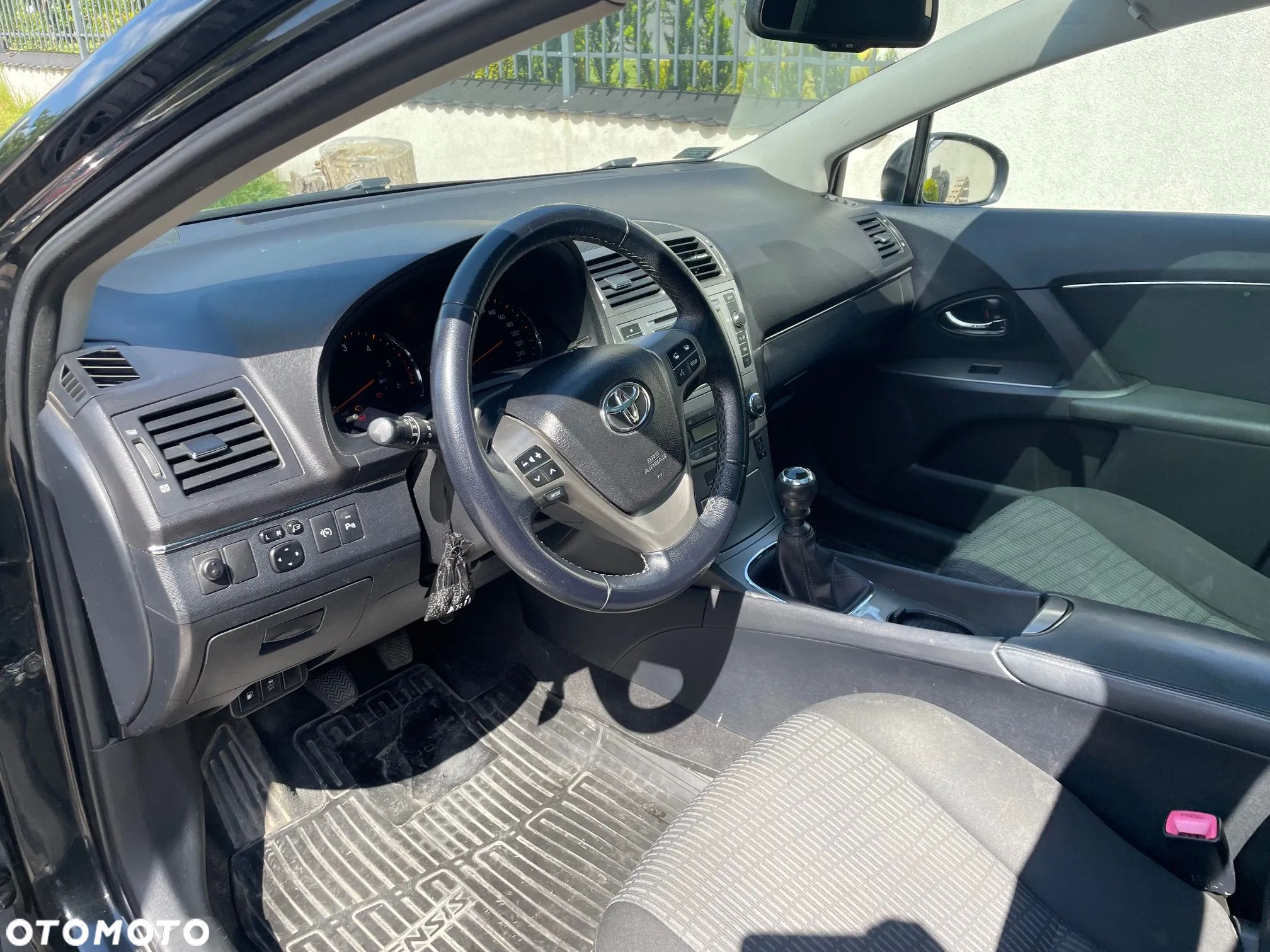 Toyota Avensis - 12