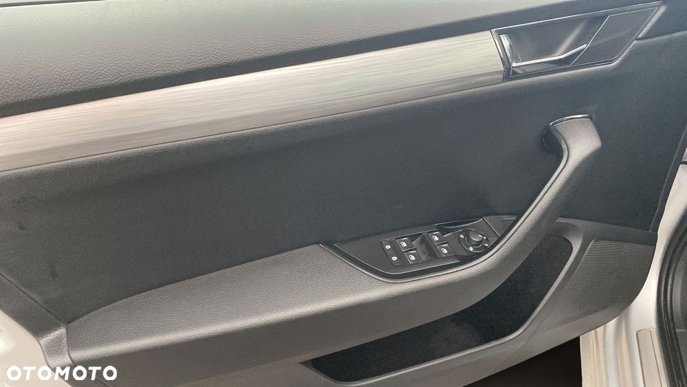 Skoda Superb 2.0 TDI SCR Ambition DSG - 15