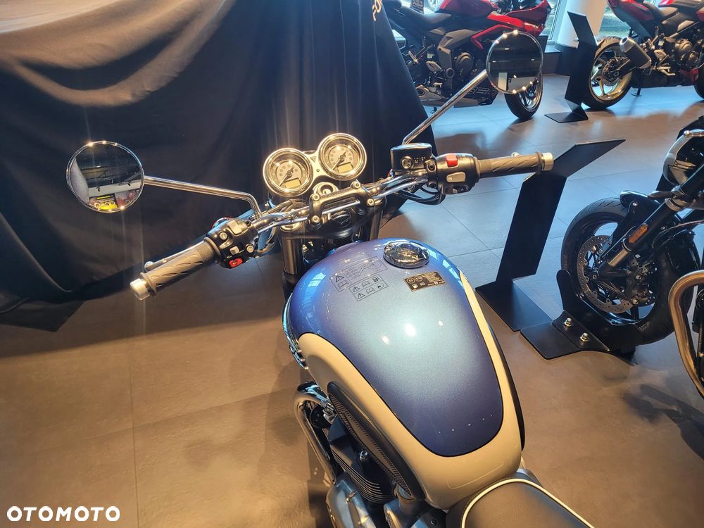 Triumph Bonneville - 4