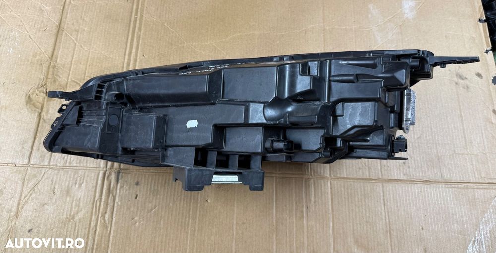 Far dreapta FORD KUGA an 2018-2024 complet cod LV4B-13E016-AS - 4