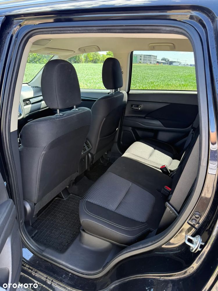 Mitsubishi Outlander 2.0 Instyle + 4WD CVT - 14