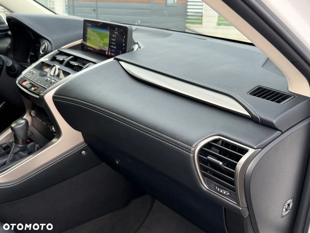 Lexus NX 300h Business Edition AWD - 25