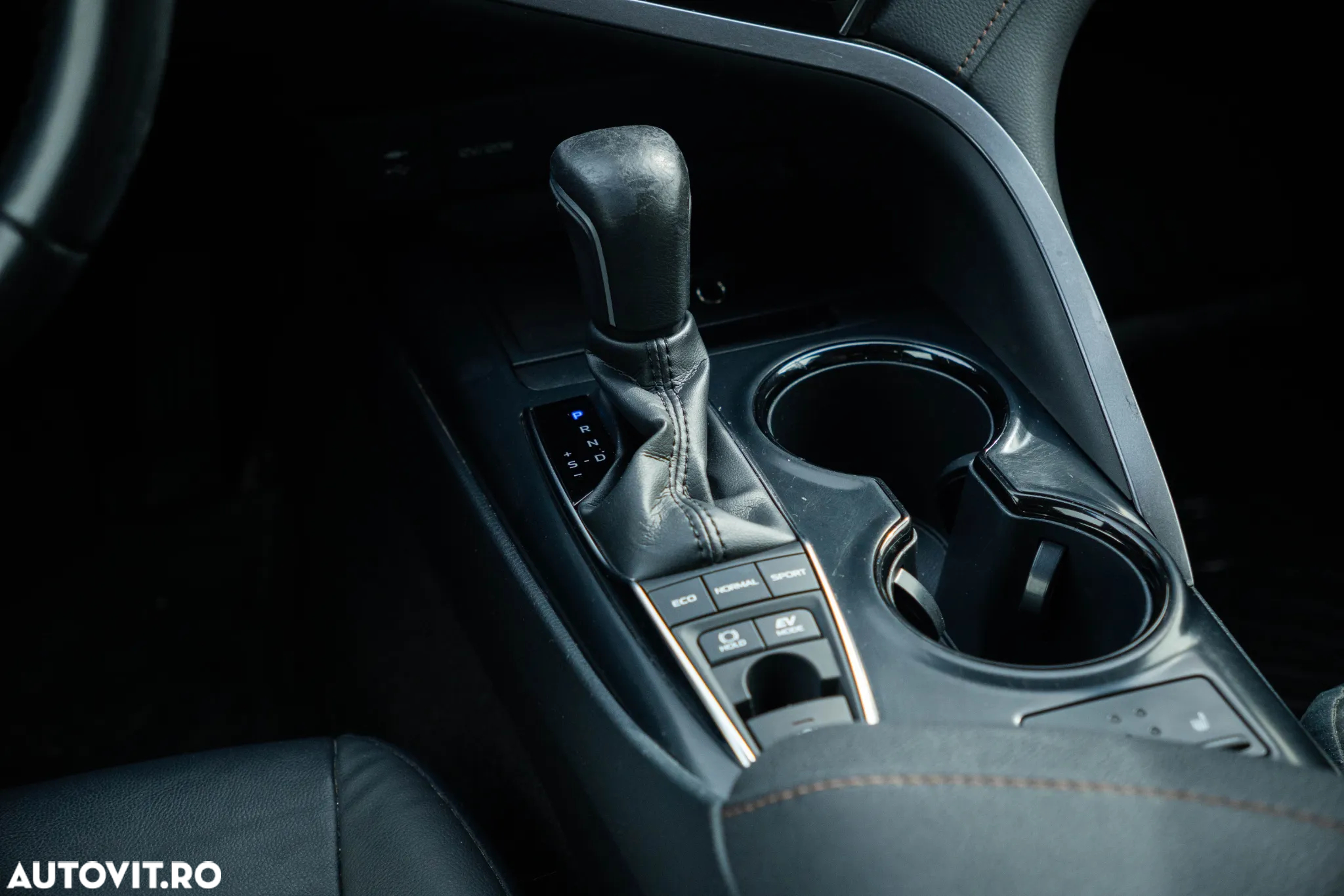 Toyota Camry 2.5 Hybrid Business - 19