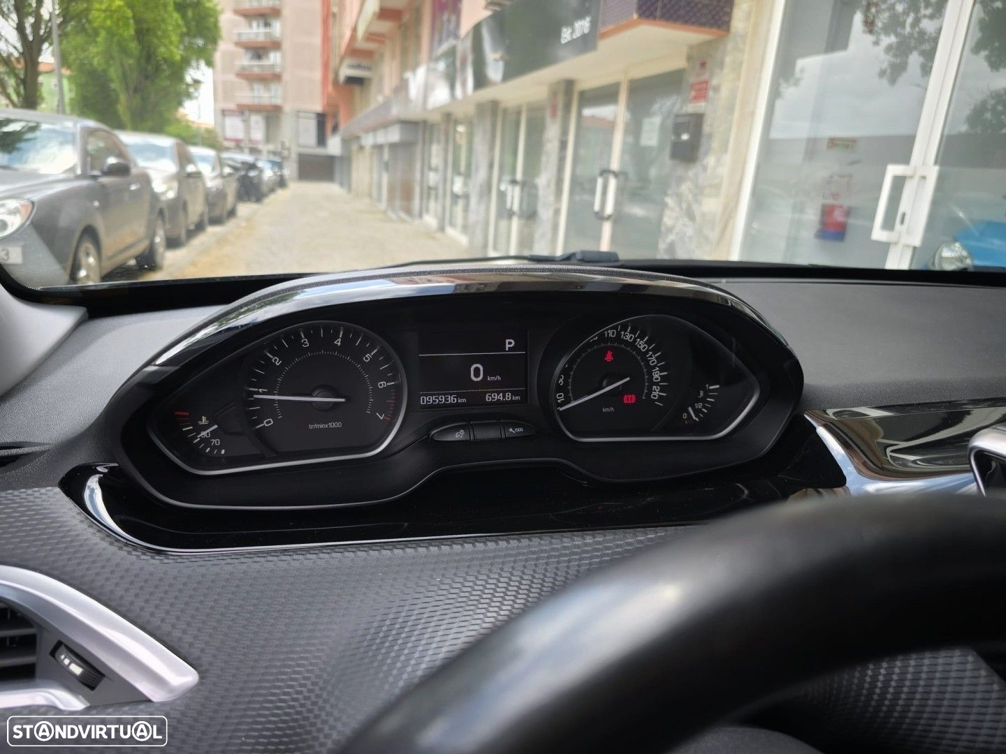 Peugeot 208 1.2 PureTech Allure EAT6 - 18