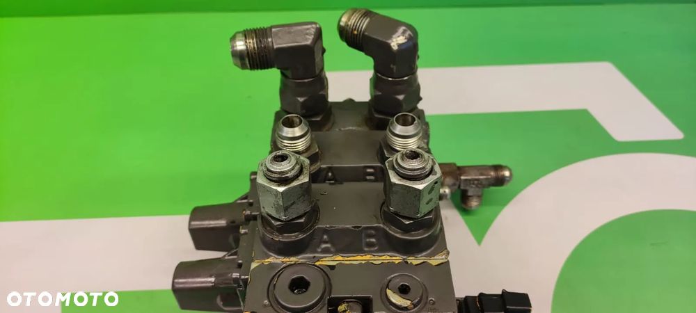 Rozdzielacz hydrauliczny  Sauer PVG32 11065537  Zawór V39754200 Valtra N123 - 4