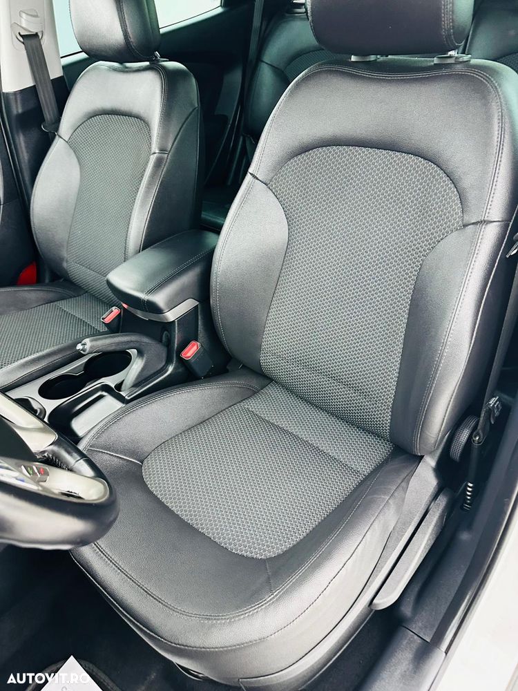 Hyundai ix35 1.7 CRDI 2WD blue Finale Gold - 14