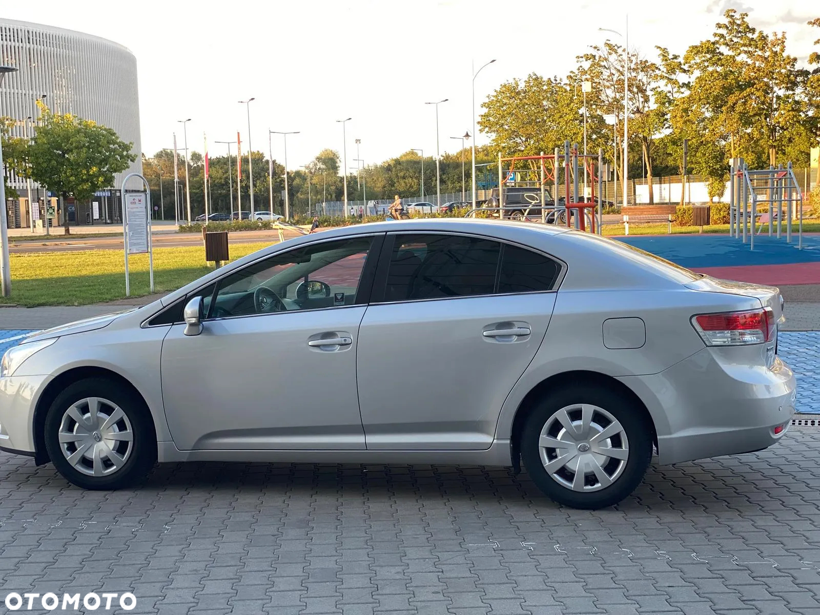 Toyota Avensis 1.6 - 4