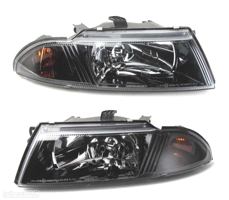 FARÓIS OPTICAS MITSUBISHI CARISMA 99-05 FUNDO PRETO - 1