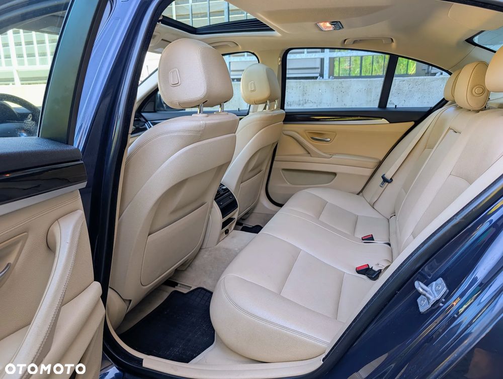 BMW Seria 5 535i xDrive Sport-Aut Luxury Line - 16