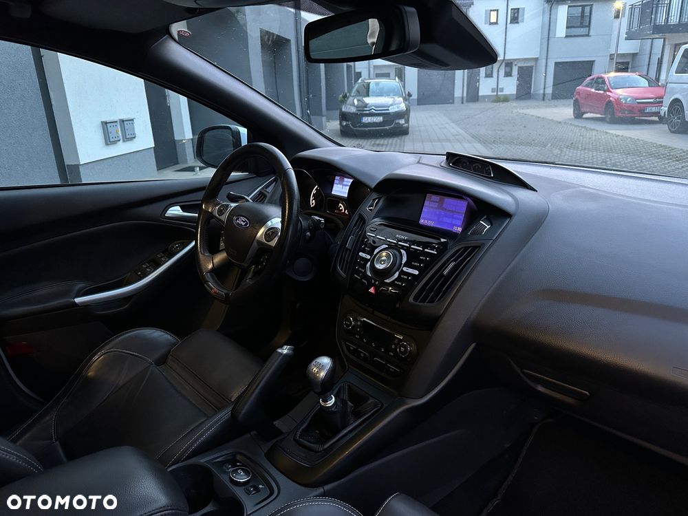 Ford Focus ST - 10