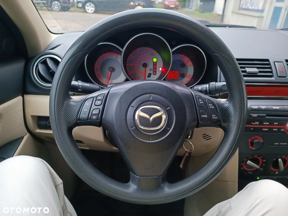 Mazda 3 2.0 Exclusive + - 15