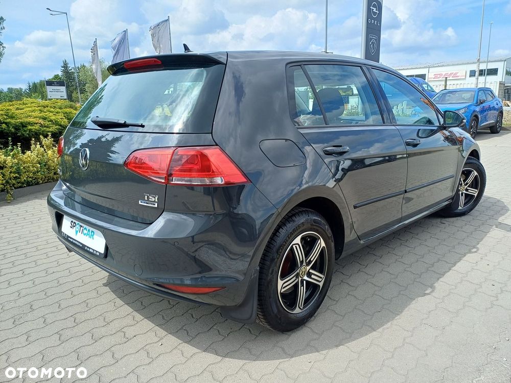 Volkswagen Golf - 6