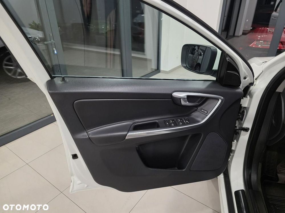 Volvo XC 60 D4 Momentum Pro - 10