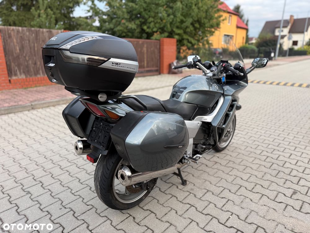 Yamaha FJR - 13