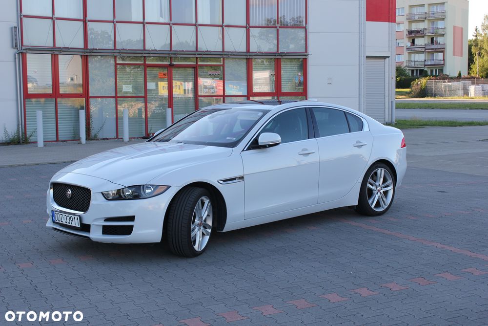 Jaguar XE S - 25