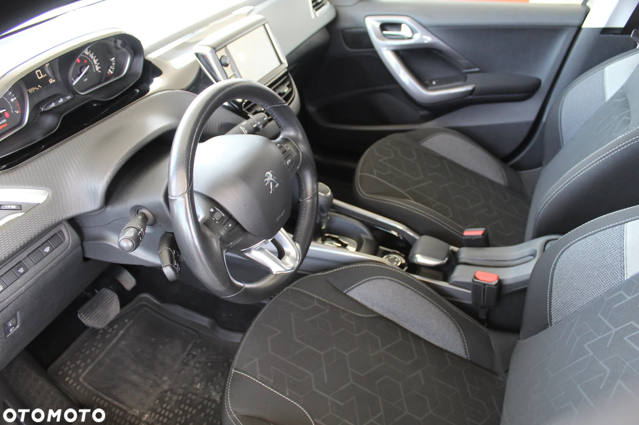 Peugeot 2008 1.2 Pure Tech GPF Style S&S EAT6 - 9