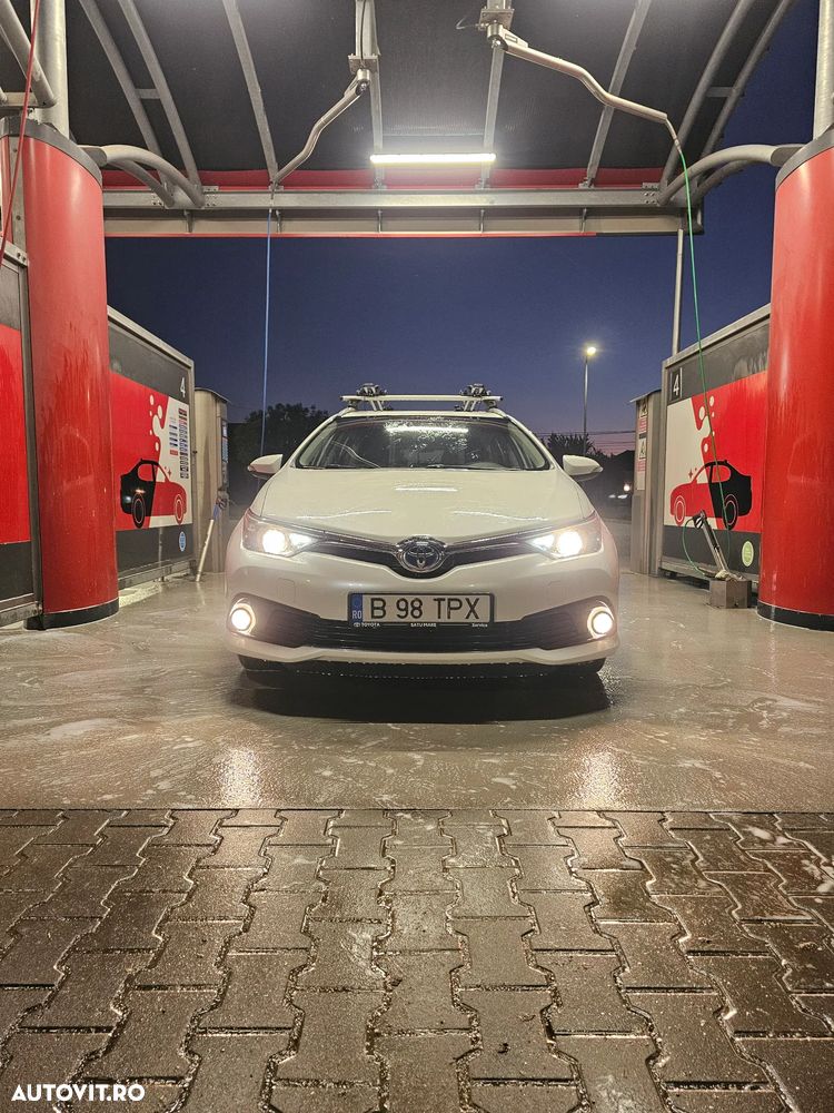 Toyota Auris 1.8 L VVT-i Luna - 1