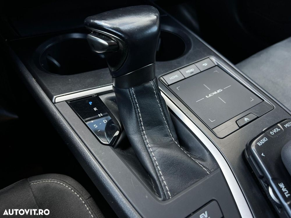 Lexus UX - 15