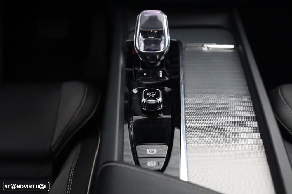 Volvo XC 60 2.0 T8 PHEV Ultra Dark AWD - 24