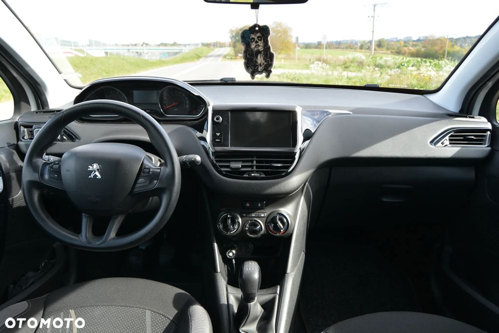 Peugeot 208 - 17