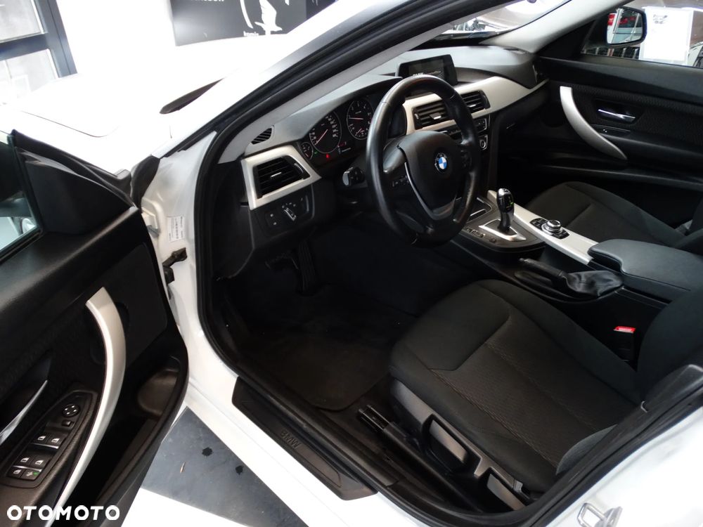BMW Seria 3 318d Luxury Line - 4