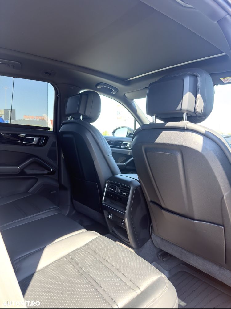 Porsche Cayenne Standard - 9