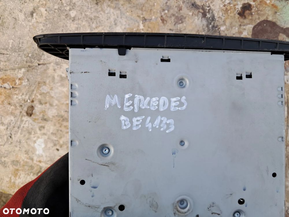 Mercedes Radio - 4