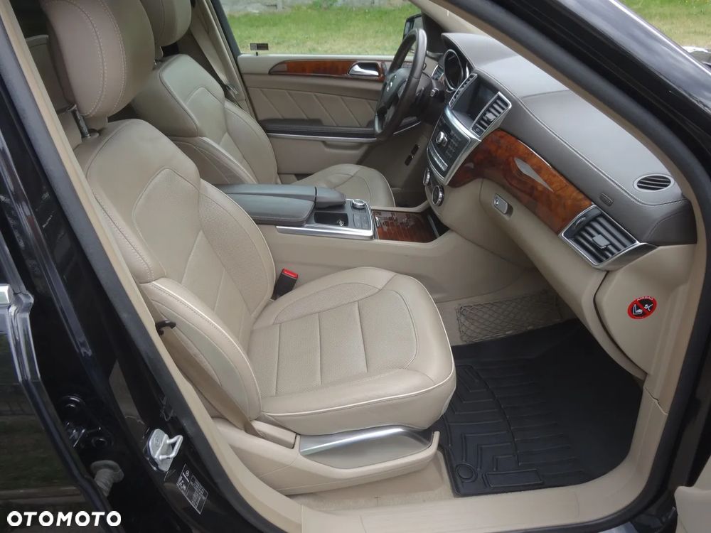 Mercedes-Benz GL - 27