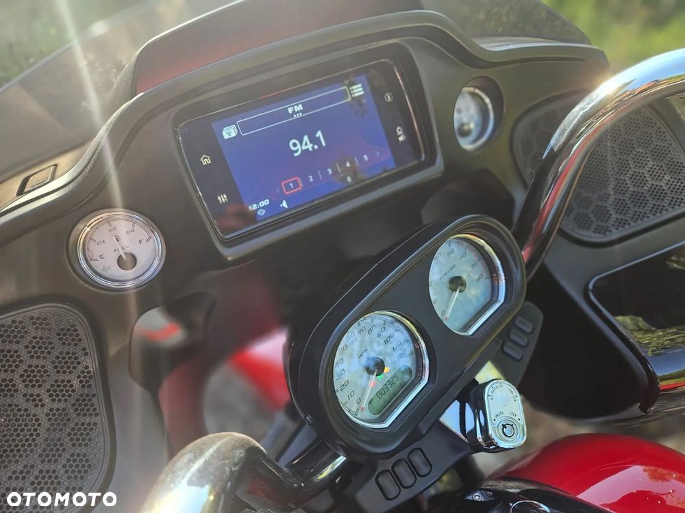 Harley-Davidson Touring Road Glide - 2