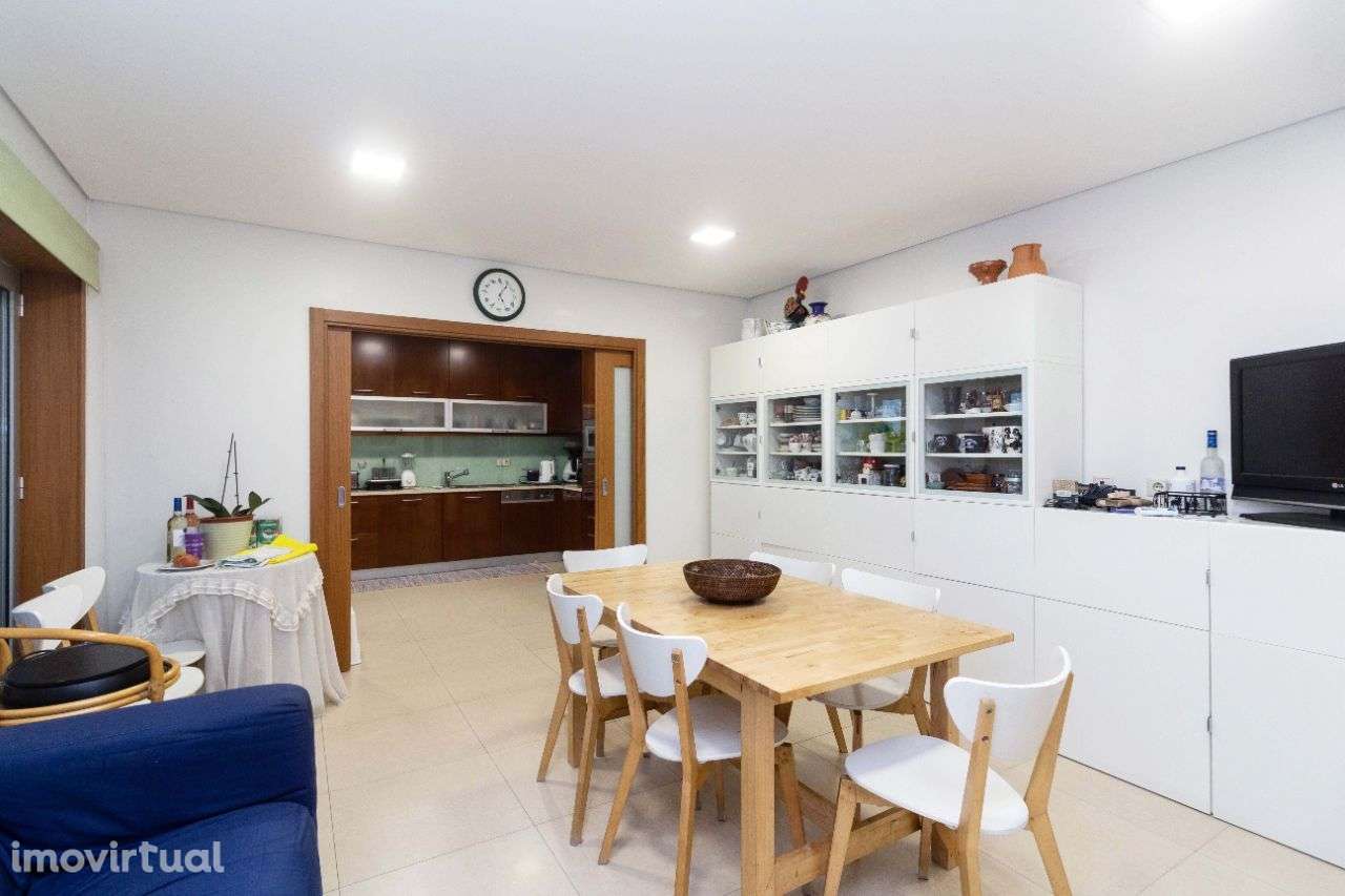 Exclusiva Moradia T8+2, grande jardim, terraços e elevador panorâmico - Grande imagem: 5/53