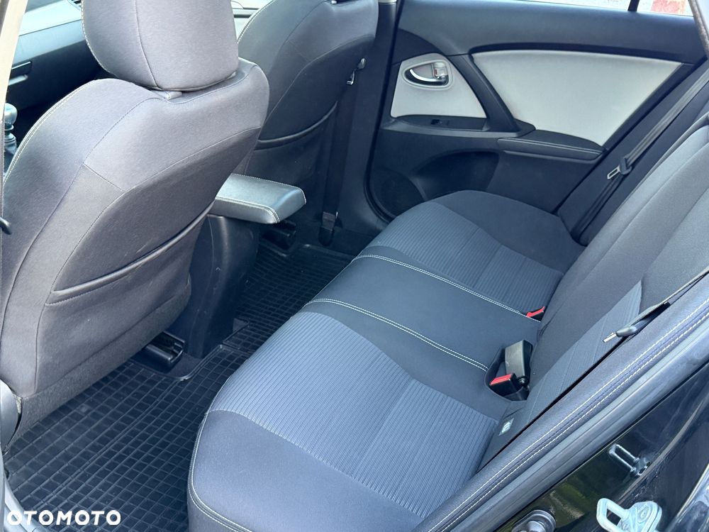 Toyota Avensis - 16