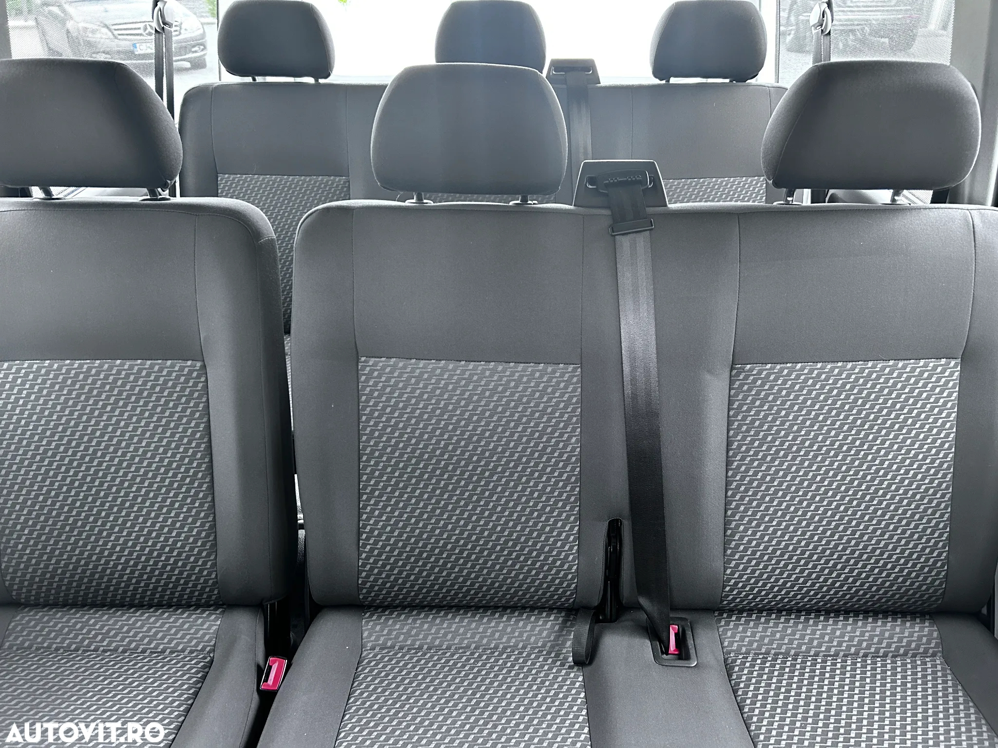 Volkswagen Caravelle - 14