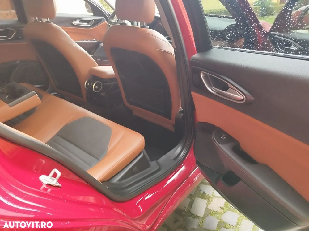 Alfa Romeo Giulia 2.0 Turbo 16V AT8 Business - 12