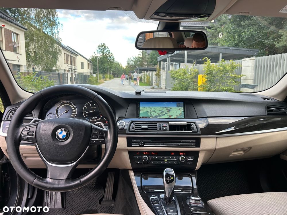 BMW Seria 5 535i xDrive - 14