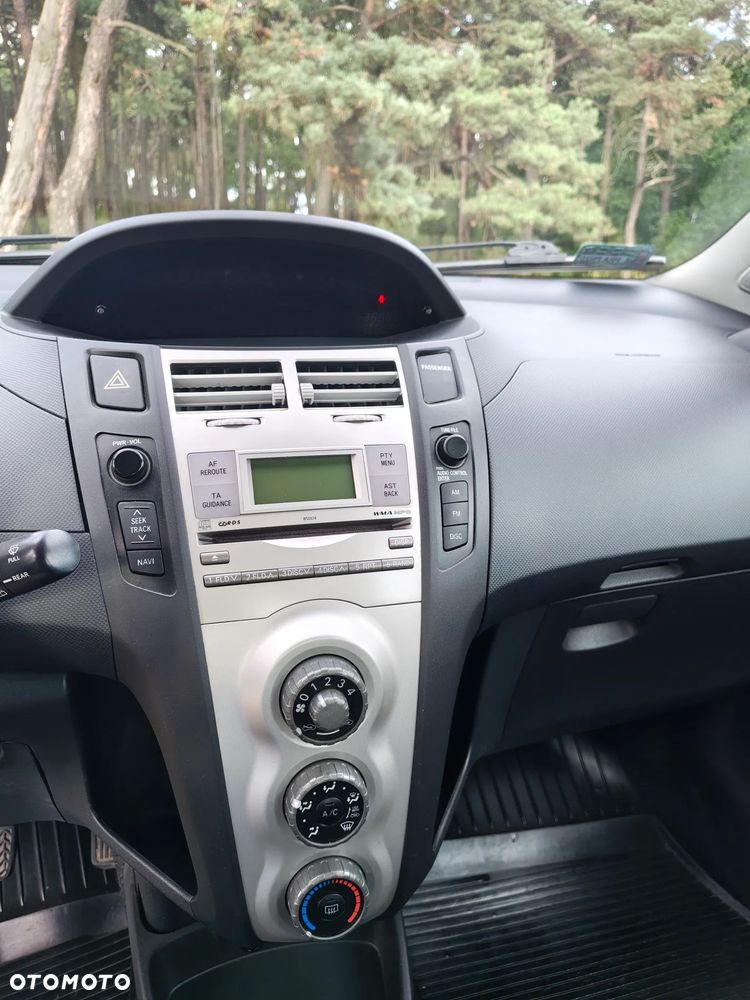 Toyota Yaris - 7