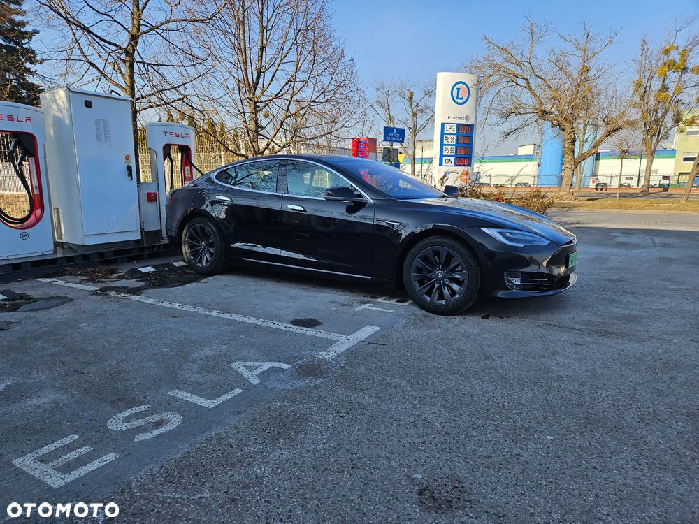 Tesla Model S - 5