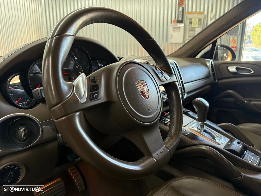 Porsche Cayenne S Hybrid - 18