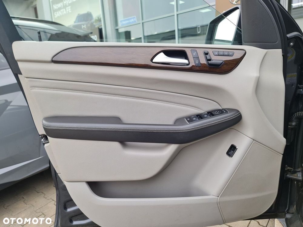 Mercedes-Benz ML 350 BlueTec 4-Matic - 10