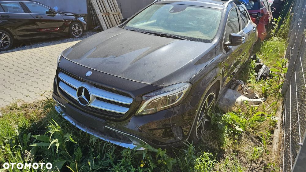 Mercedes-Benz GLA - 23