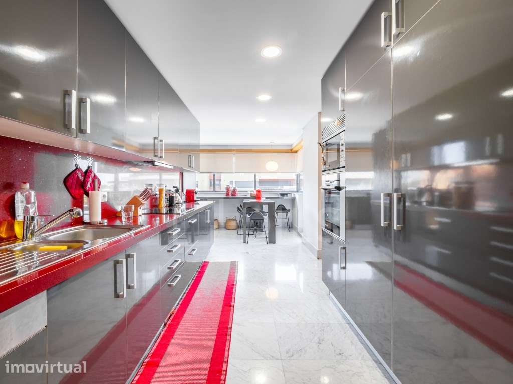 Apartamento T5 com terraço em condomínio fechado - Porto - Grande imagem: 4/40