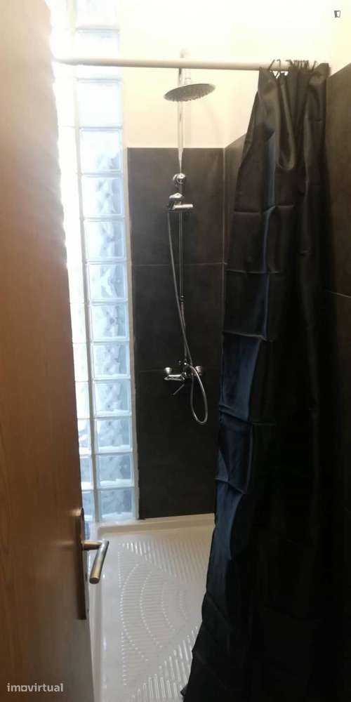 Quarto - localizado em Anjos Lisbon - Grande imagem: 2/27