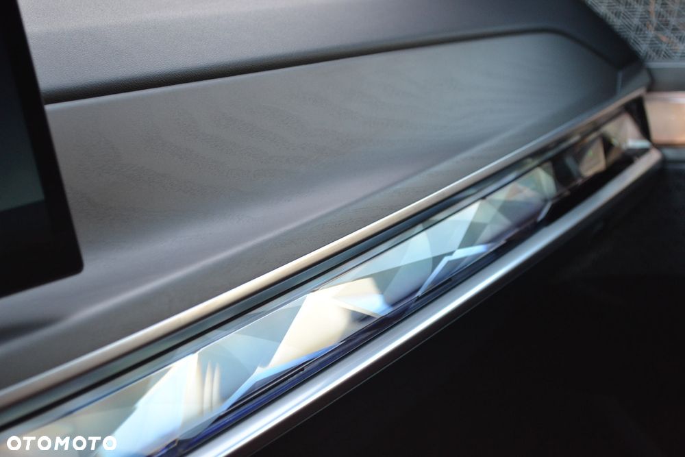 BMW Seria 7 M760e xDrive - 27
