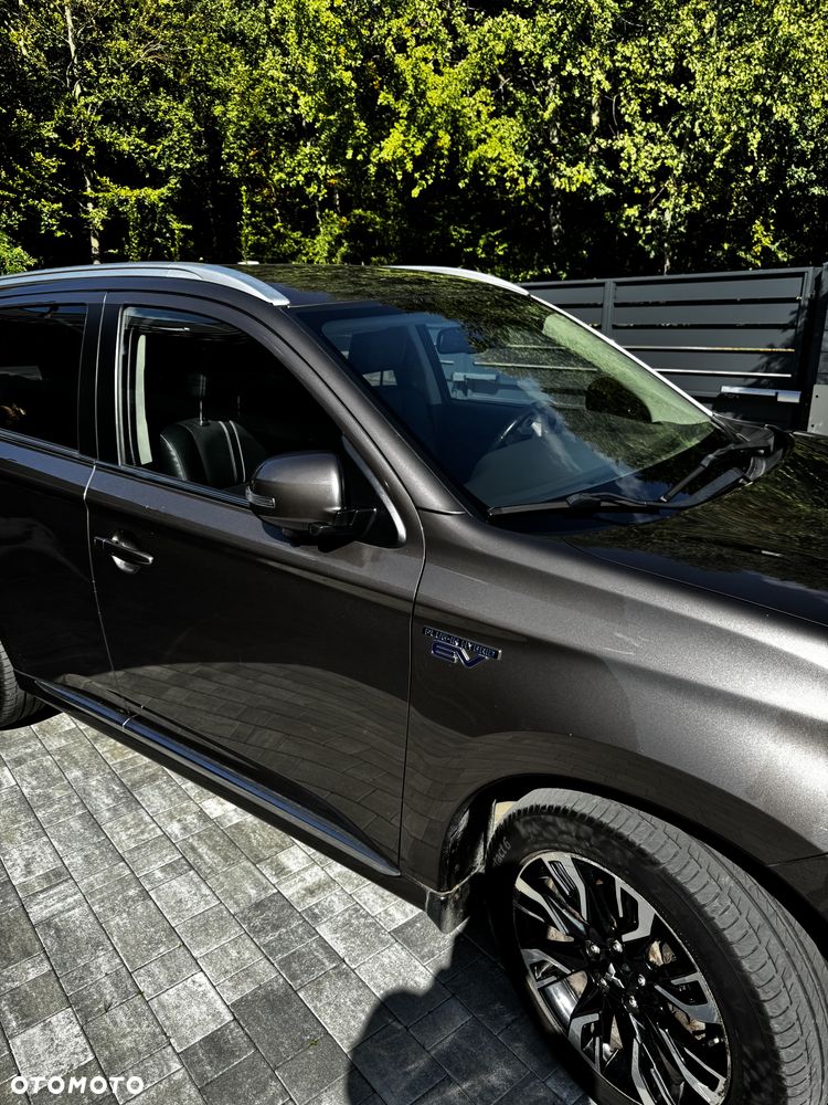Mitsubishi Outlander Instyle NAVI + - 5