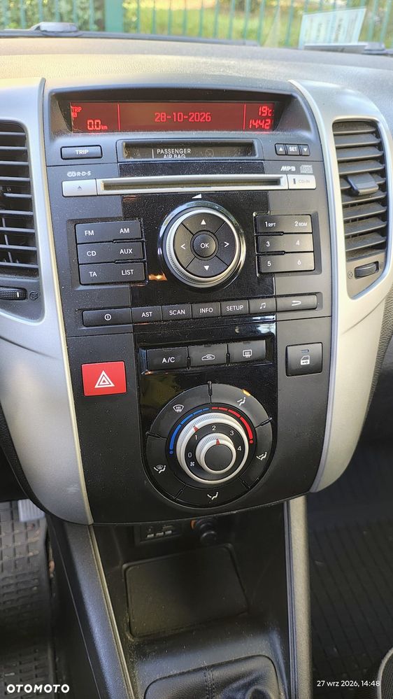 Kia Venga 2011 photo 3