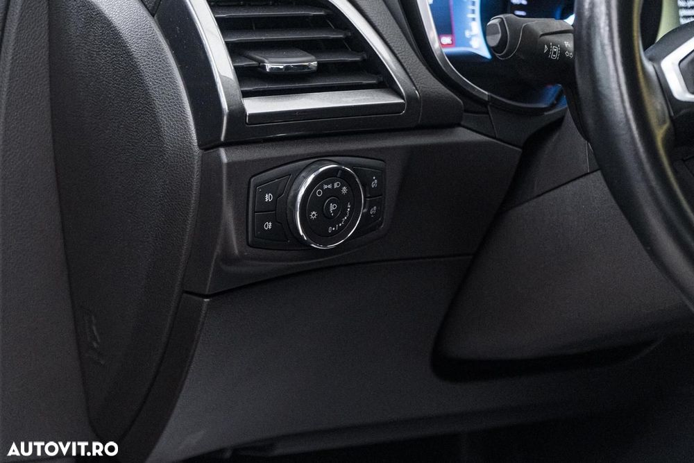 Ford Mondeo 2.0 HEV Titanium - 31