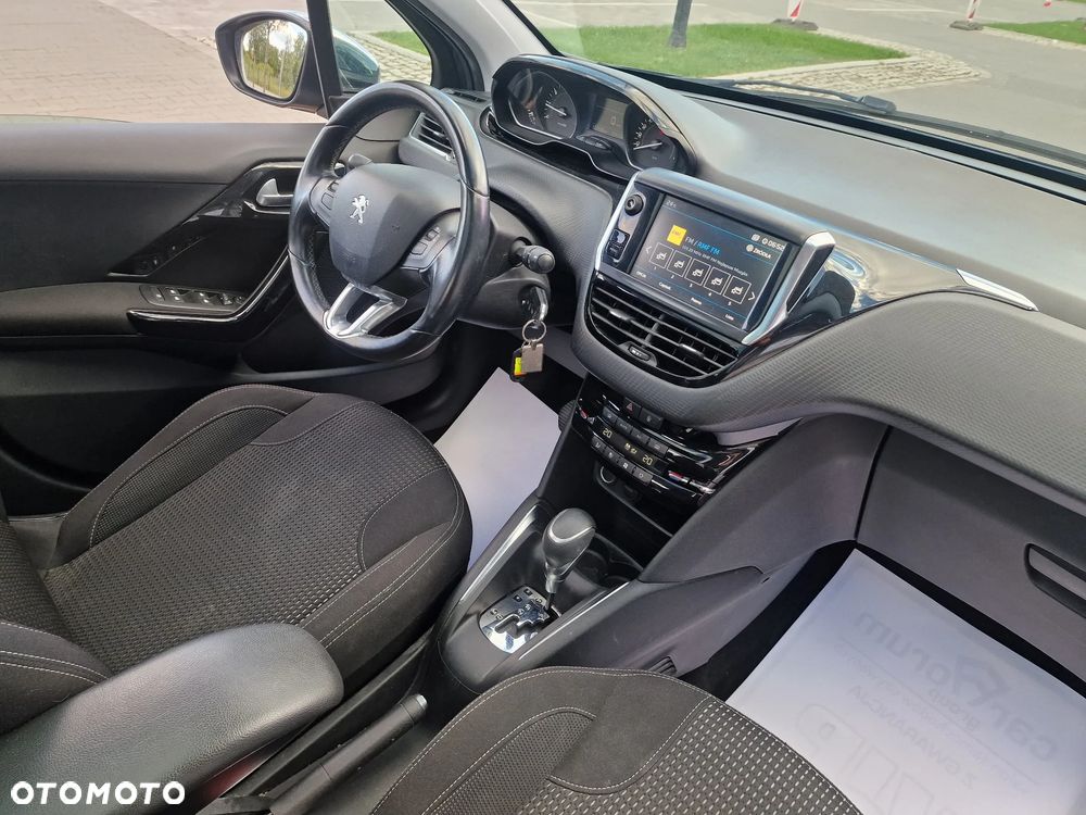 Peugeot 208 - 6