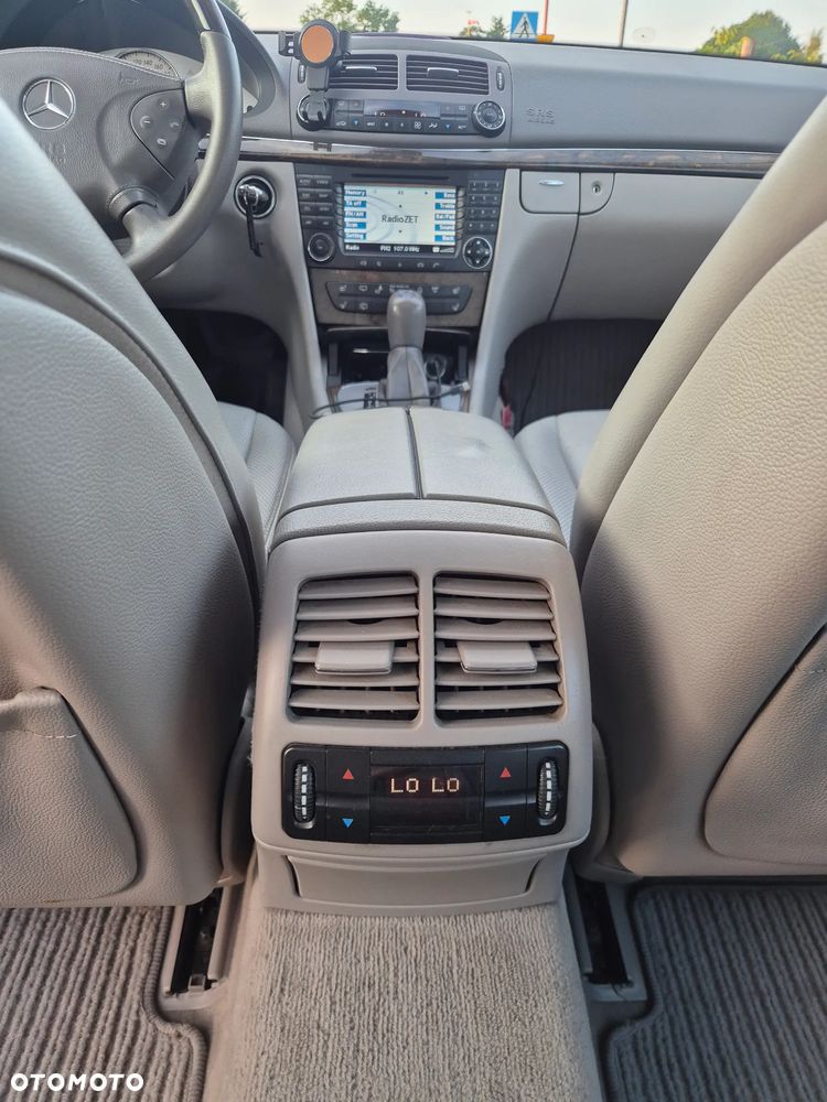 Mercedes-Benz Klasa E 500 7G-TRONIC Avantgarde - 23